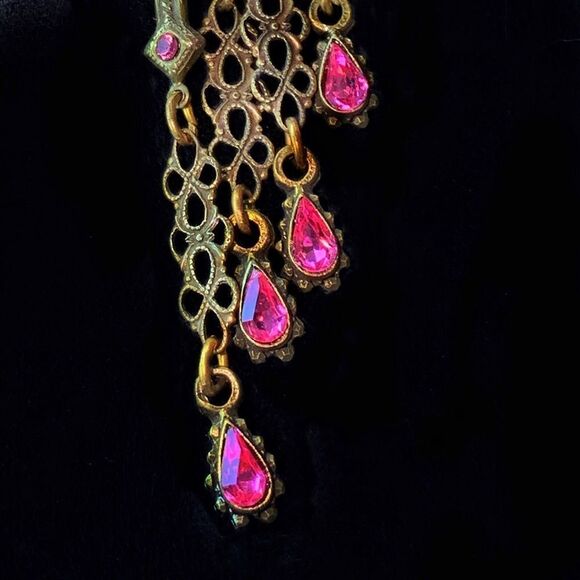 Banana Bob filagree heart deep pink crystal chandelier earrings vintage new - Picture 5 of 10